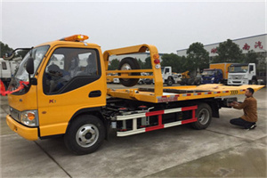 吉首哪里有拖车服务